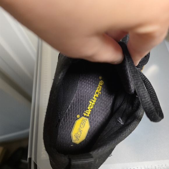 Vibram FiveFingers V-TREK Men’s EU 43 US 9.5 to 10 - Black w/ Gum Sole - Picture 7 of 8